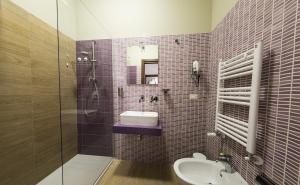 a bathroom with a sink and a glass shower at Villa Filomena Resort in Serino