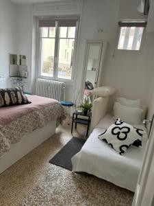 a bedroom with two beds and a mirror at IDEAL ART DECO TEMPERE, PARKING SECURISE centre Darcy Liberté Gare-vill in Dijon