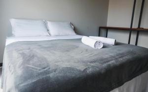 a large bed with two pillows on top of it at Innbox - Canasvieiras 2 in Florianópolis