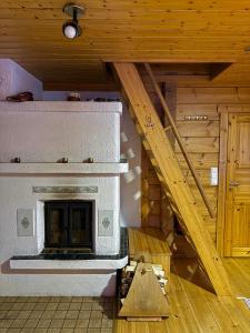 a living room with a fireplace in a cabin at Pusikko - Cozy Lake Villa - Ice Swimming - Sauna - Fireplace - Barbeque Shed in Kuusamo
