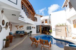 a villa with a swimming pool and a living room at Hotel Santa Fe in Puerto Ayora
