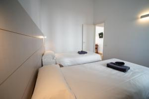 a bedroom with two beds and a mirror at Makāi Bungalows in Playa del Aguila +48 photos