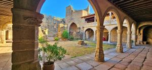a view of a building with a castle in the background at Casa Rural Concejo 1 in La Adrada