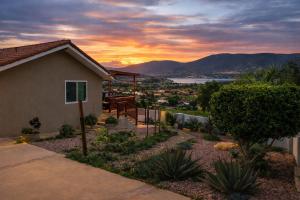 a house with the sunset in the background at Stellarium Hotel-Valle de Guadalupe in Francisco Zarco