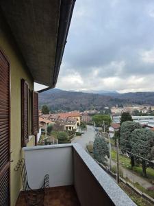 a balcony with a bench and a view of a city at Easy Albese Comfort in Albese Con Cassano