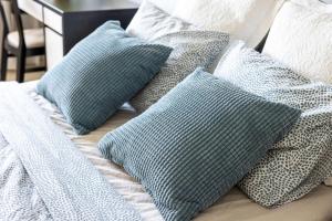 a bunch of pillows sitting on a bed at Borg Isolinna, Spacious 2-Room Apt For 4, Free Parking in Pori