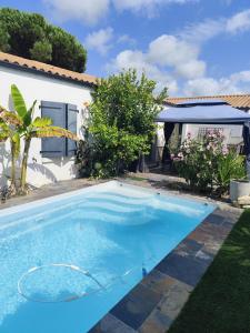 a swimming pool in front of a house at Villa L'Echappée Oléronaise in Saint-Georges-dʼOléron