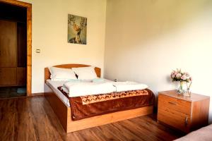 a bedroom with a bed and a dresser at Бунгала Дара in Kalofer