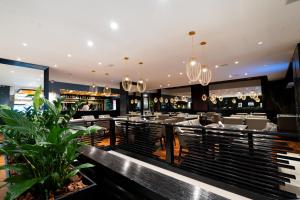 a restaurant with tables and chairs and chandeliers at Plaza São Rafael Hotel - Próximo ao Cais Embarcadero e Hosp Santa Casa in Porto Alegre