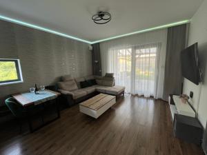a living room with a couch and a table at Sissy Ring House in Mogyoród