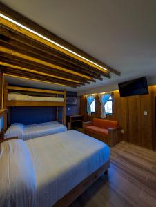 a bedroom with a large bed and a chair at Hotel Bello Amanecer in Mineral del Chico +36 photos