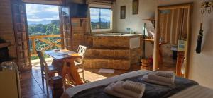 a room with a tub and a bed and a bathroom at Pousada Chales Rancho Caipira in Santo Antônio do Pinhal
