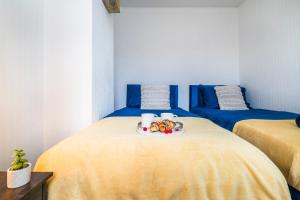 a bedroom with two beds with a tray of food on the bed at 2 Bedroom 5 Single Beds WiFi in Northampton