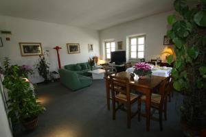a living room with a table and chairs and a couch at Hotel Calzaiolo in San Casciano in Val di Pesa