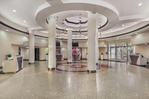 a large lobby with columns and a ceiling at Bluegreen Vacations Club 36, an Ascend Collection Resort in Las Vegas +61 photos