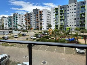 a balcony with a view of a parking lot with buildings at Apto vista in Ponta Grossa
