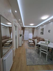 a living room with a couch and a table at Apartman TRI KRALJA 4 in Banja Koviljača