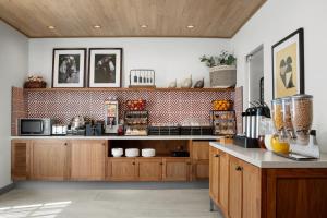 a kitchen with wooden cabinets and a counter top at Napa Winery Inn in Napa