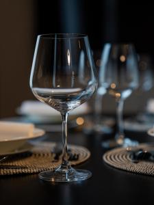 two wine glasses sitting on top of a table at NEU im Zentrum stilvolle Premium-Suite mit Parkplatz in Gummersbach