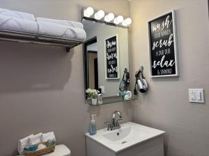 a bathroom with a sink and a mirror at Fontana Sunset - Spacious 3BR Family Home in Carolina +12 photos