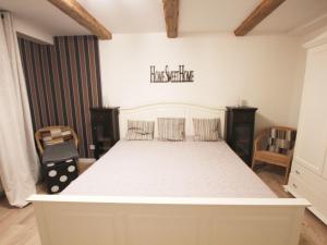 a bedroom with a large white bed in a room at Holiday Home Weideblick by Interhome in Geestland