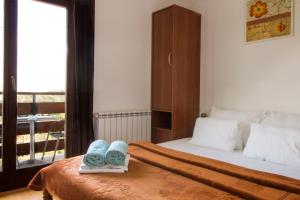 Posteľ alebo postele v izbe v ubytovaní Guesthouse Pavlin + 37 fotografií
