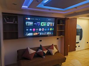a living room with a couch with a large screen at CRIMIg in Huamboya