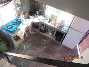 an overhead view of a kitchen with a stove at اكواخ الملول عجلون 2 in Ajloun