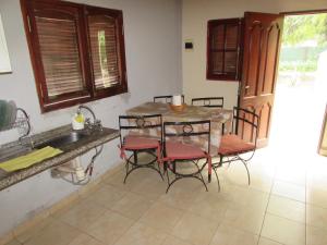 a kitchen with a table and chairs and a sink at Chalet 1 Dormitorio Kallpa in Santiago del Estero