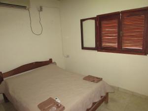a small bedroom with a bed and a window at Chalet 1 Dormitorio Kallpa in Santiago del Estero