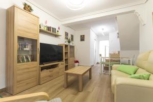 a living room with a flat screen tv and a couch at Casa Abilio Rodenas in Alborea