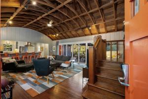 a living room with furniture and a dining room at The Sandy Star in Guerneville