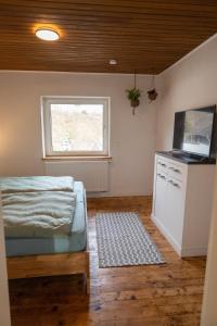 a bedroom with a bed and a window at Haus Eifelglück am Stausee Obermaubach in Kreuzau