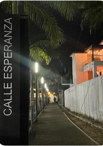a street at night with palm trees and street lights at Acogedora recámara, con balcón y entrada independiente in Tampico