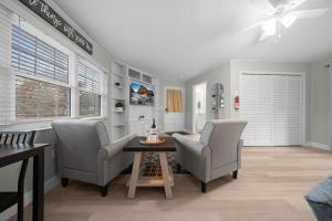 a living room with two chairs and a table at Private Poolside Guesthouse Suite! Prime Location! in Ocala