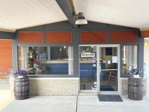 a store front with the entrance to a restaurant at Tecumseh Inn & Suites in Tecumseh