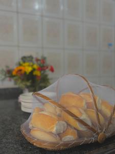 a basket of bread sitting on top of a counter at Hotel Costa Rio in Rio das Ostras