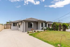 a large house with a driveway at Brand new fully accessible 5 bedroom house in Fairfield