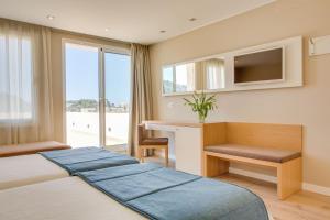 Giường trong phòng chung tại Hotel Eden Soller