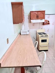 a kitchen with a wooden table and a stove at Casa completa, Excelente ubicación, Cerca IMSS in Torreón +19 photos
