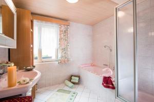 Kúpeľňa v ubytovaní Bauernhaus Bichl + 36 fotografií