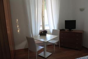 TV a/nebo společenská místnost v ubytování Hotel Firenze Lugano