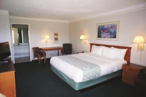 Postel nebo postele na pokoji v ubytování Days Inn by Wyndham Georgetown