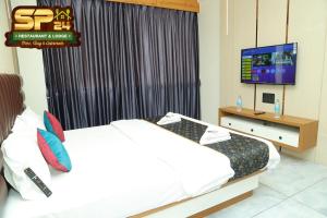 Gallery image of SP24 Restaurant & Lodge in Jath