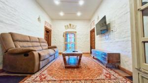 a living room with a couch and a fireplace at Tatsaaraa Kavan in Rāmgarh