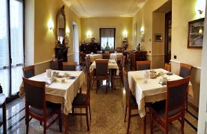 a dining room with tables and chairs in a restaurant at Hotel Brisino in Stresa