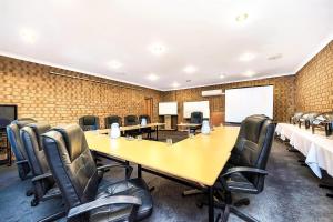 a conference room with a long table and chairs at Comfort Inn & Suites Sombrero in Adelaide +55 photos