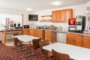 Gallery image of Super 8 by Wyndham Shipshewana in Shipshewana