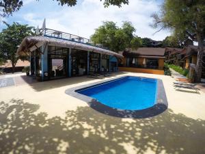 Piscina di Phi Phi Long Beach Resort & Villa o nelle vicinanze