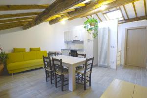 a kitchen and dining room with a table and chairs at Alloggio turistico Alla Vasca in Tregnago